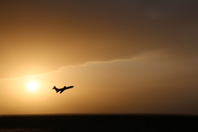 晚霞中的無人機.jpg 晚霞中的無人機.jpg